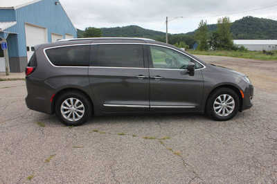 2018 Chrysler Pacifica, $15999. Photo 5