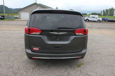 2018 Chrysler Pacifica, $15999. Photo 7