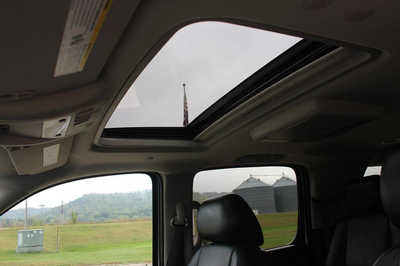 2014 GMC Yukon XL, $14999. Photo 4