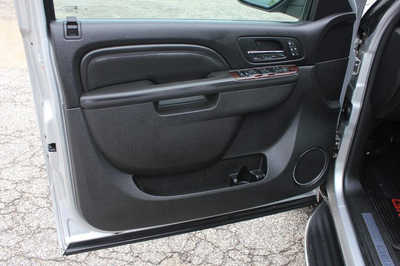 2014 GMC Yukon XL, $14999. Photo 5
