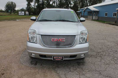 2014 GMC Yukon XL, $14999. Photo 6