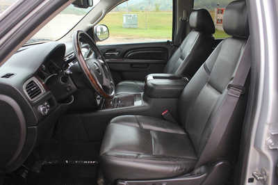 2014 GMC Yukon XL, $14999. Photo 9