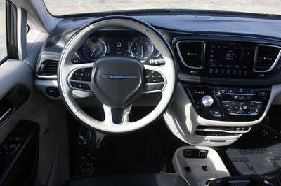 2017 Chrysler Pacifica, $9999. Photo 10