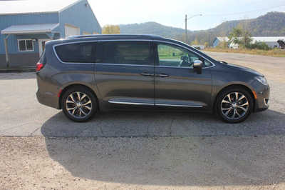 2017 Chrysler Pacifica, $9999. Photo 5