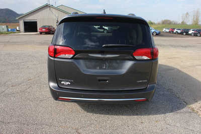 2017 Chrysler Pacifica, $9999. Photo 7