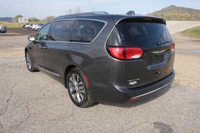 2017 Chrysler Pacifica, $9999. Photo 8