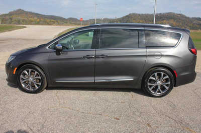 2017 Chrysler Pacifica, $9999. Photo 9