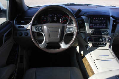 2016 GMC Yukon XL, $16499. Photo 10