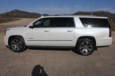 2016 GMC Yukon XL, $16499. Photo 9