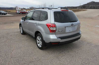 2016 Subaru Forester, $9999. Photo 8