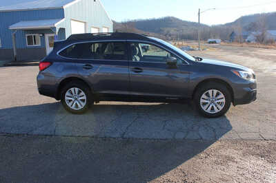 2017 Subaru Outback, $12999. Photo 5