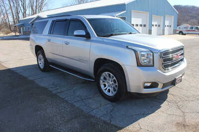 2017 GMC Yukon XL, $13999. Photo 4