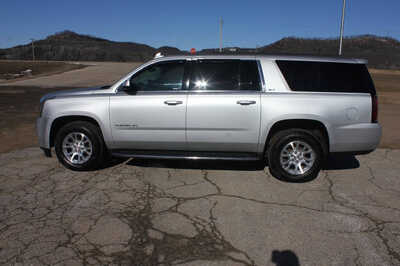 2017 GMC Yukon XL, $13999. Photo 9
