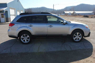 2013 Subaru Outback, $7999. Photo 5