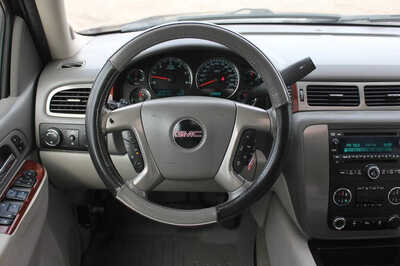 2013 GMC Yukon XL, $6999. Photo 10