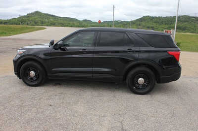 2022 Ford Explorer, $18499. Photo 8