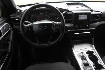 2022 Ford Explorer, $18499. Photo 9