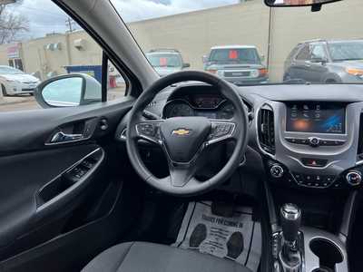 2017 Chevrolet Cruze, $13900. Photo 11