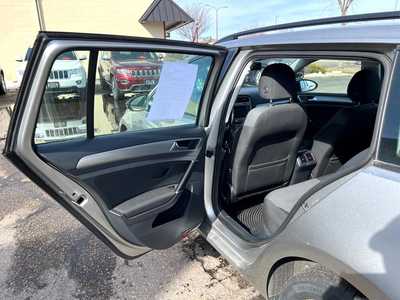 2017 Volkswagen Golf, $9999. Photo 9