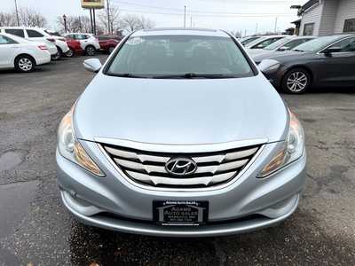 2013 Hyundai Sonata, $8600. Photo 3