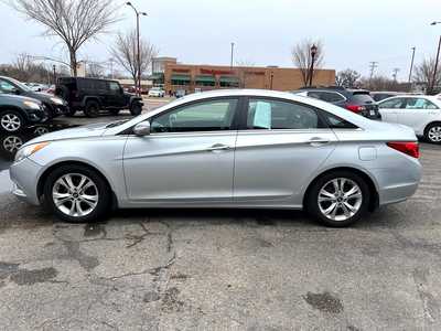 2013 Hyundai Sonata, $8600. Photo 5