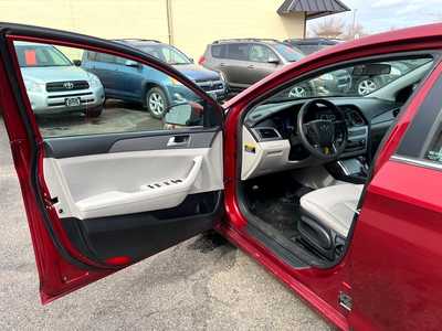 2015 Hyundai Sonata, $9500. Photo 12