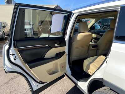 2015 Toyota Highlander, $19900. Photo 7