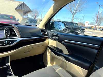 2015 Toyota Highlander, $19900. Photo 9