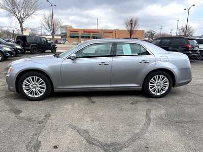 2014 Chrysler 300, $11700. Photo 5