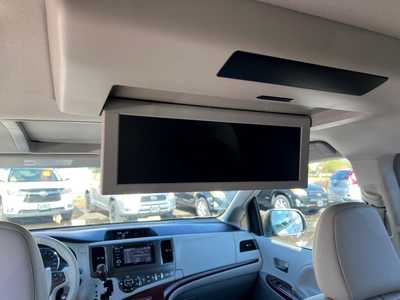 2013 Toyota Sienna, $9900. Photo 12