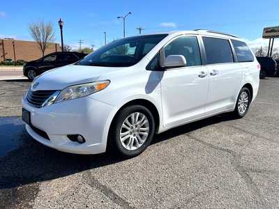 2013 Toyota Sienna, $9900. Photo 4