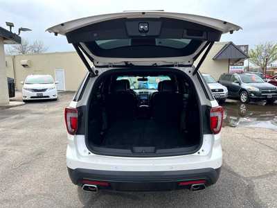 2017 Ford Explorer, $14900. Photo 8