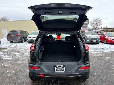 2017 Jeep Cherokee, $14700. Photo 7