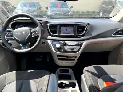 2022 Chrysler Voyager, $25900. Photo 12