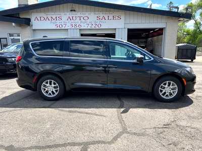 2022 Chrysler Voyager, $25900. Photo 2