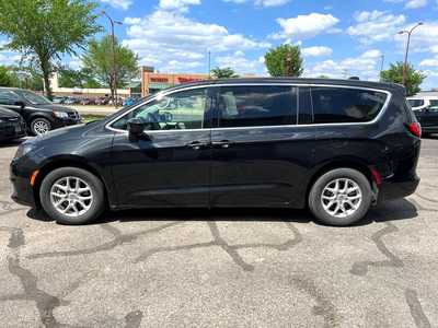 2022 Chrysler Voyager, $25900. Photo 5