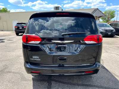 2022 Chrysler Voyager, $25900. Photo 6
