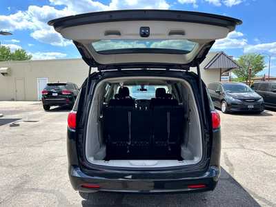 2022 Chrysler Voyager, $25900. Photo 7