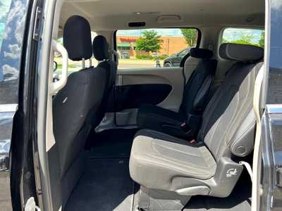 2022 Chrysler Voyager, $25900. Photo 9