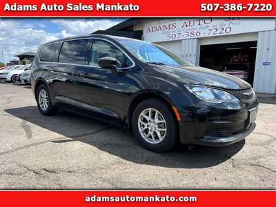 2022 Chrysler Voyager, $25900. Photo 1