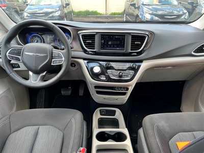 2022 Chrysler Voyager, $25900. Photo 12