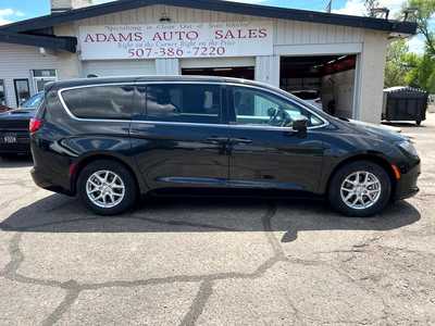 2022 Chrysler Voyager, $25900. Photo 2