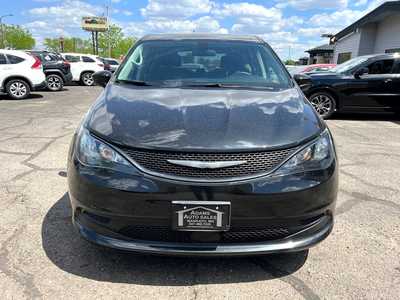 2022 Chrysler Voyager, $25900. Photo 3