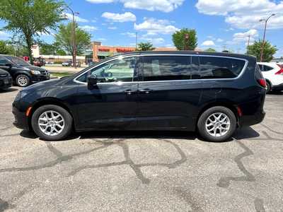 2022 Chrysler Voyager, $25900. Photo 5
