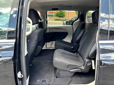 2022 Chrysler Voyager, $25900. Photo 9