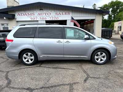 2013 Toyota Sienna, $12500. Photo 2