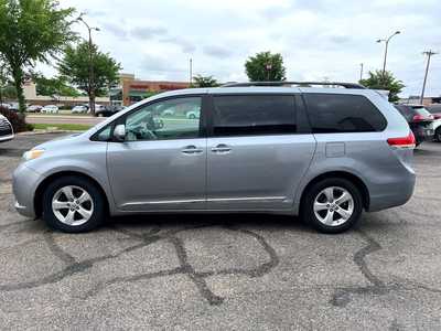 2013 Toyota Sienna, $12500. Photo 5