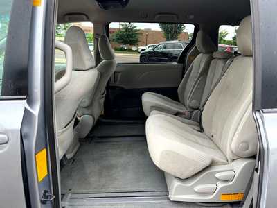 2013 Toyota Sienna, $12500. Photo 9