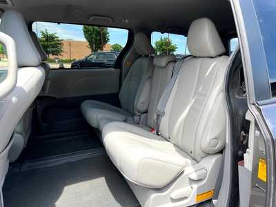 2013 Toyota Sienna, $12900. Photo 10