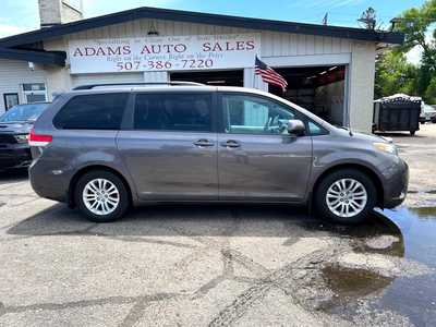 2013 Toyota Sienna, $12900. Photo 2